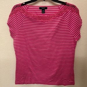 Striped tee with lace neckline